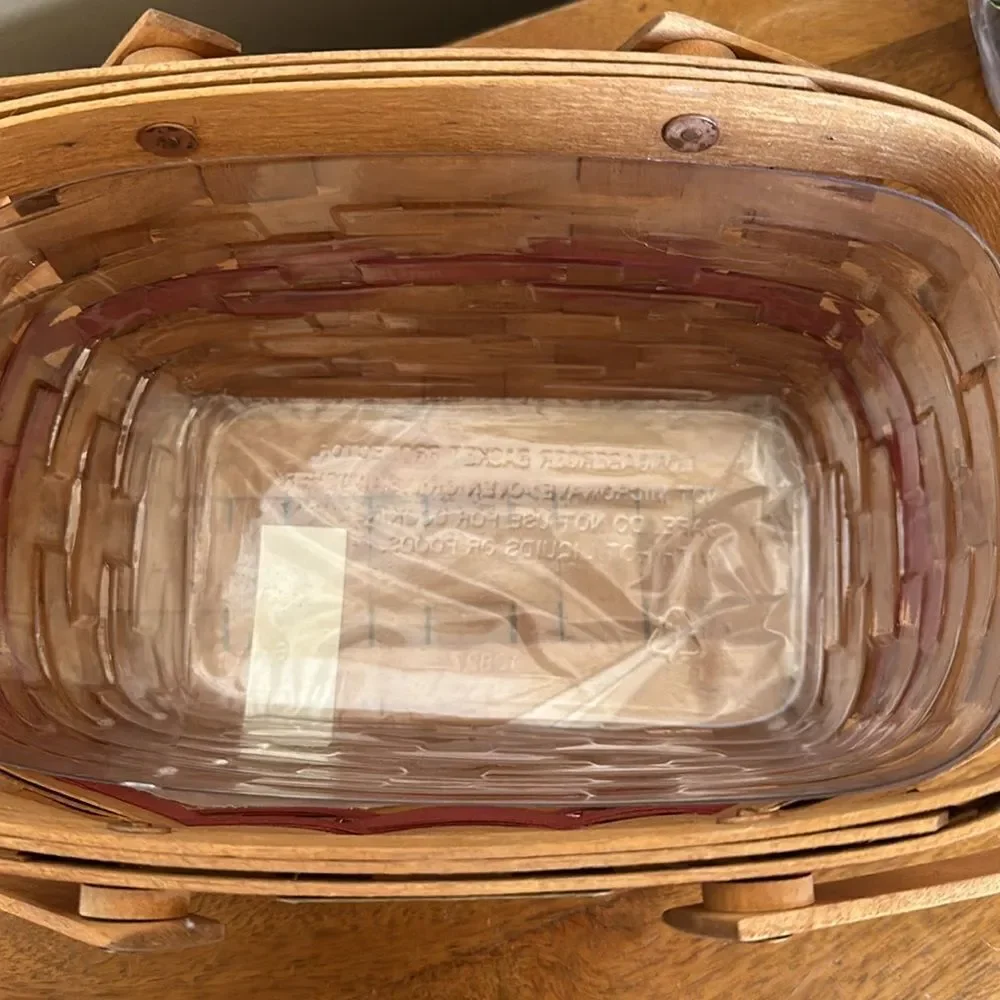 Vintage 1992 Longaberger Christmas Red Season’s Greetings Basket!